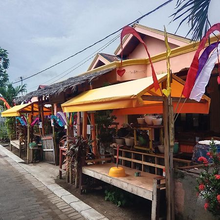 Novita Homestay Bunaken Exteriör bild