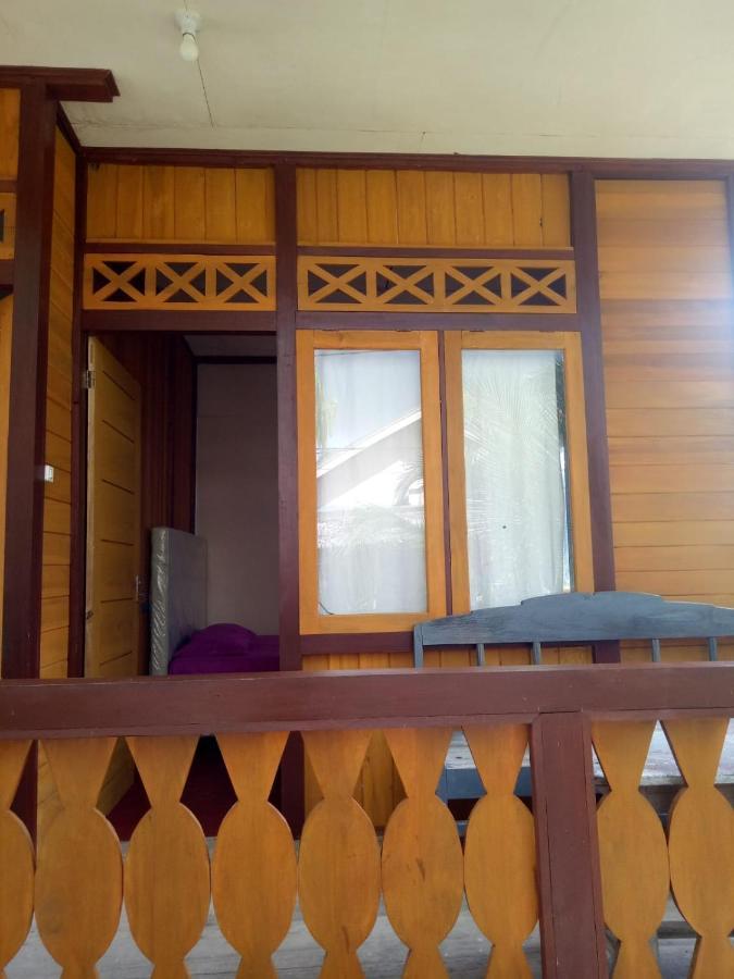 Novita Homestay Bunaken Exteriör bild