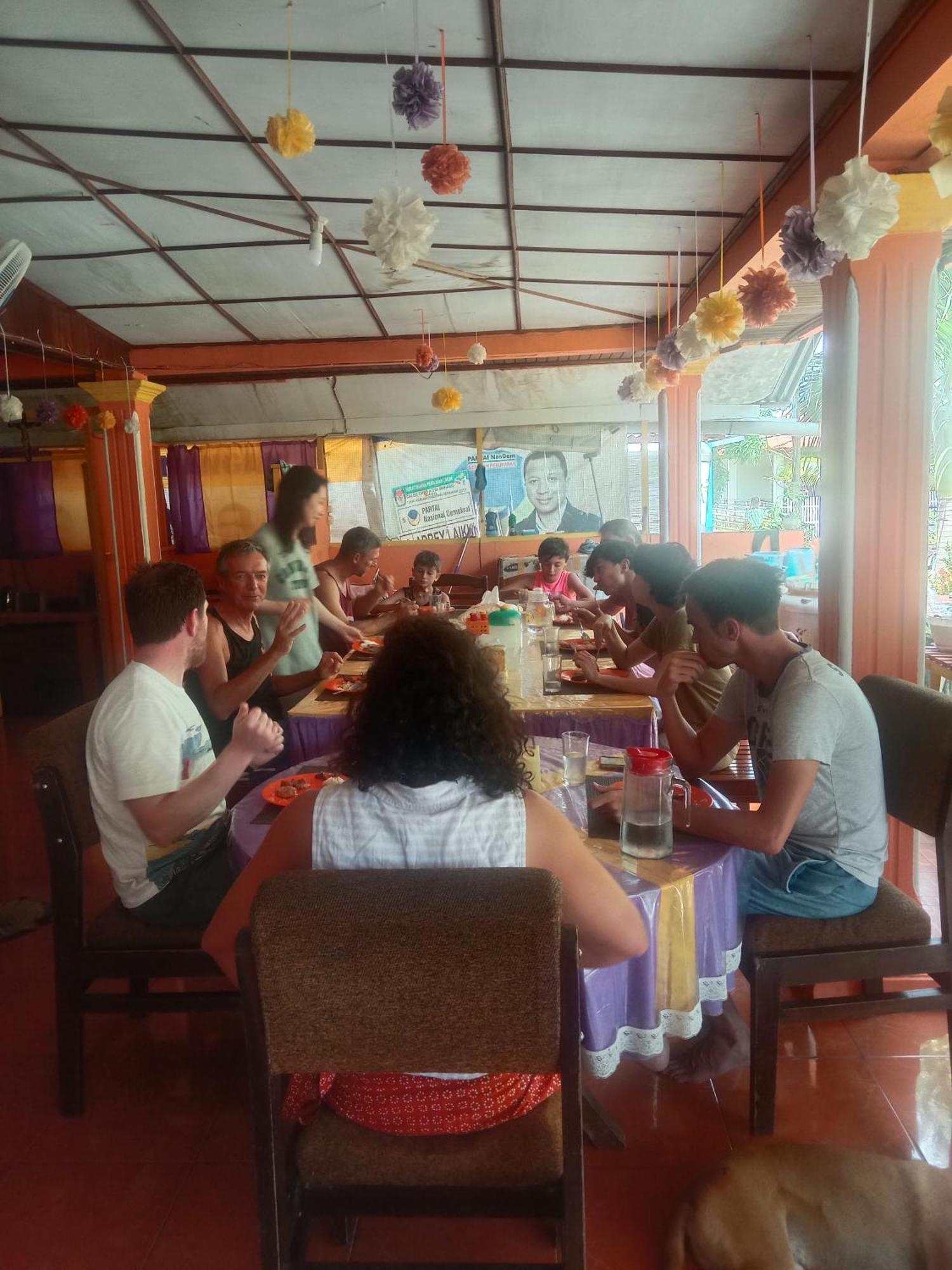 Novita Homestay Bunaken Exteriör bild