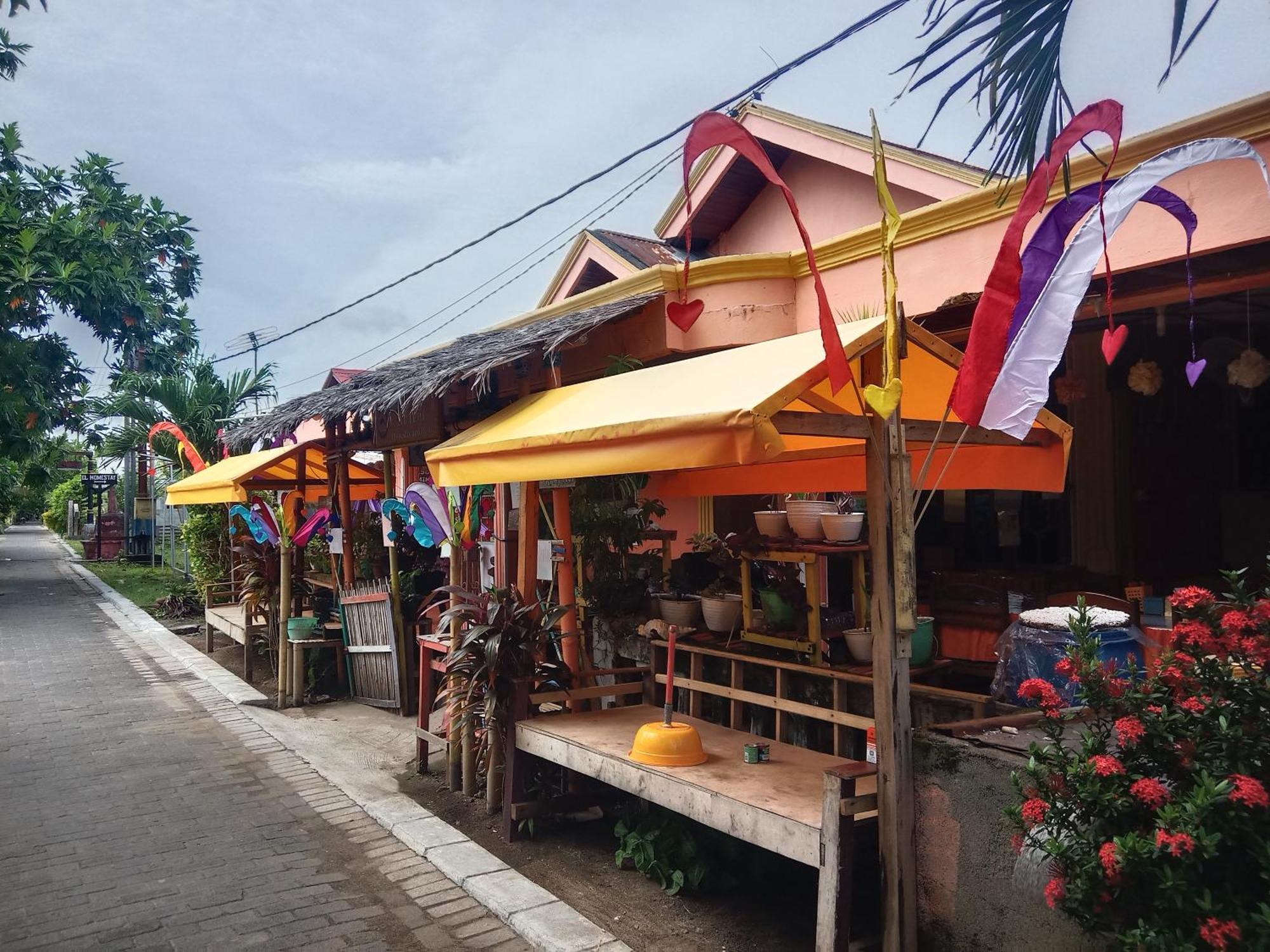Novita Homestay Bunaken Exteriör bild