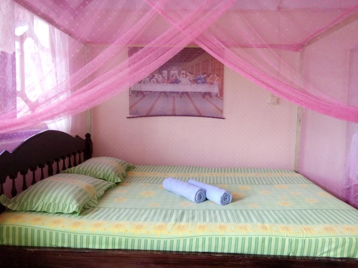 Novita Homestay Bunaken Exteriör bild