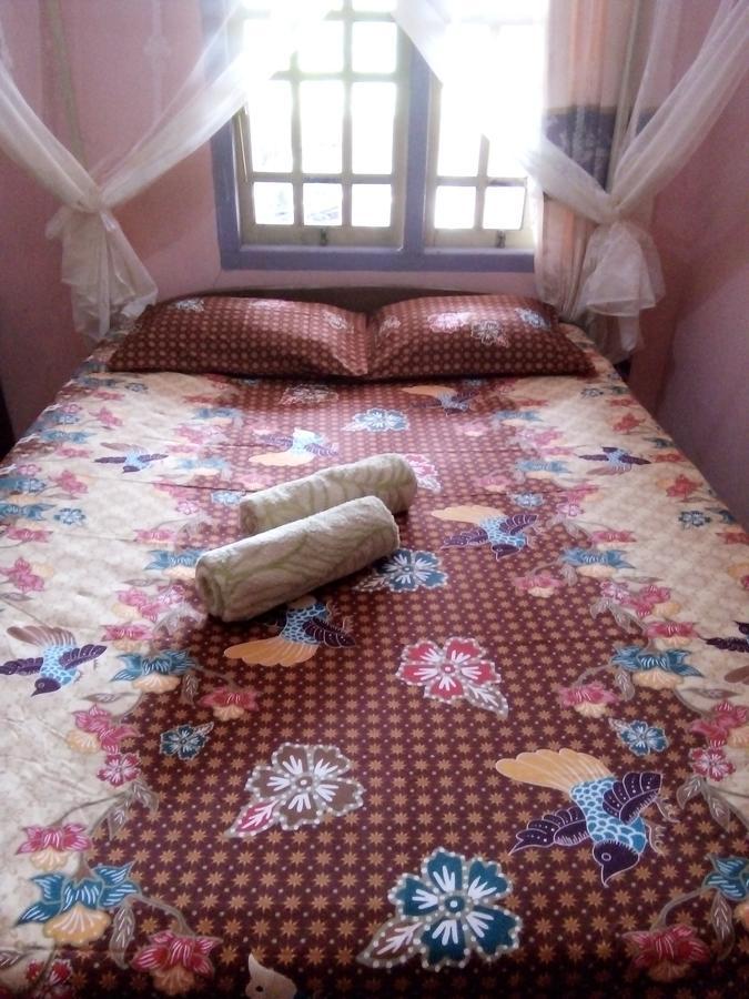 Novita Homestay Bunaken Exteriör bild