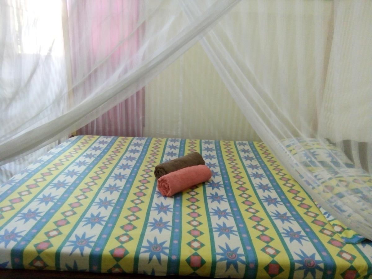 Novita Homestay Bunaken Exteriör bild