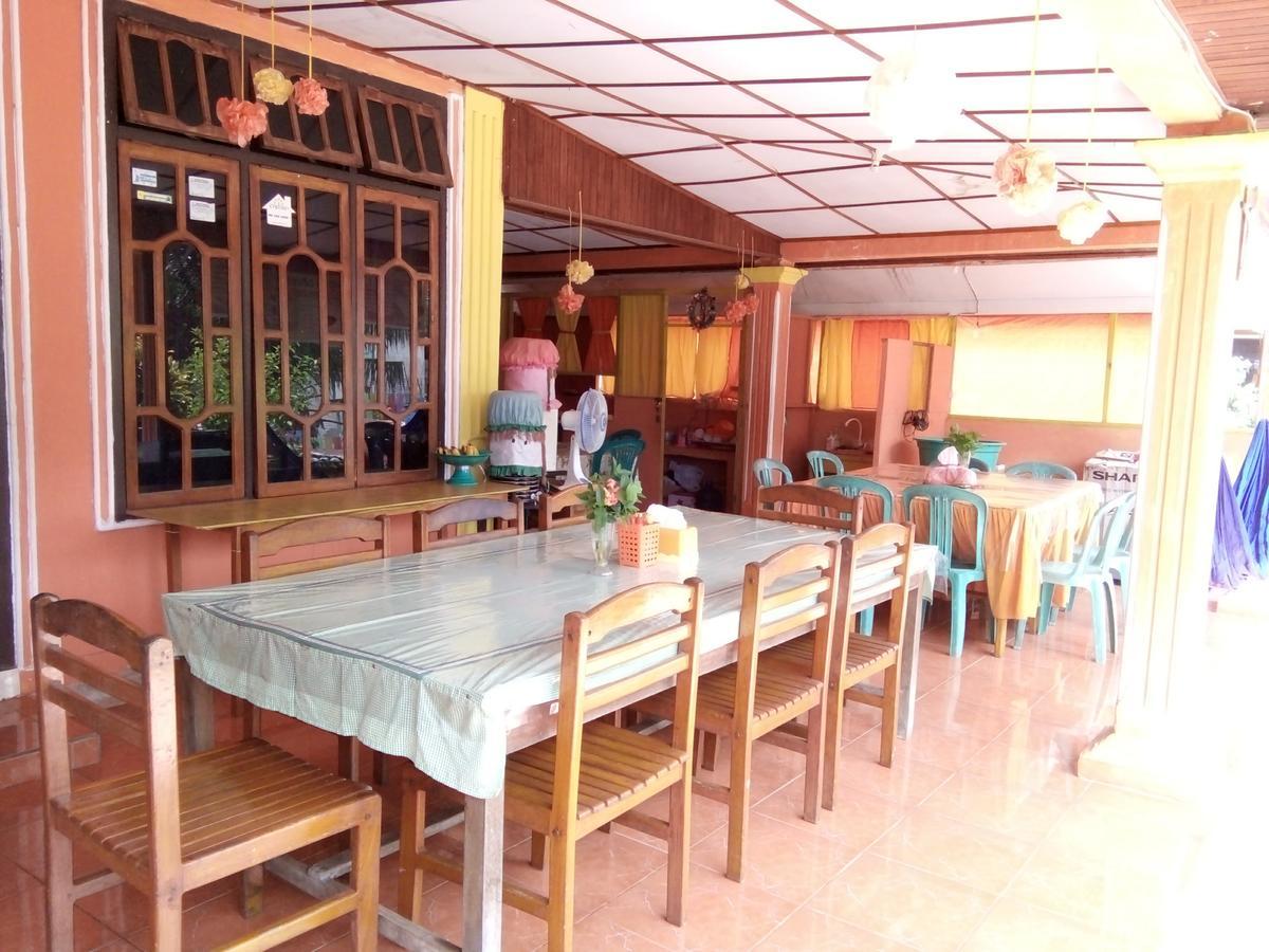 Novita Homestay Bunaken Exteriör bild