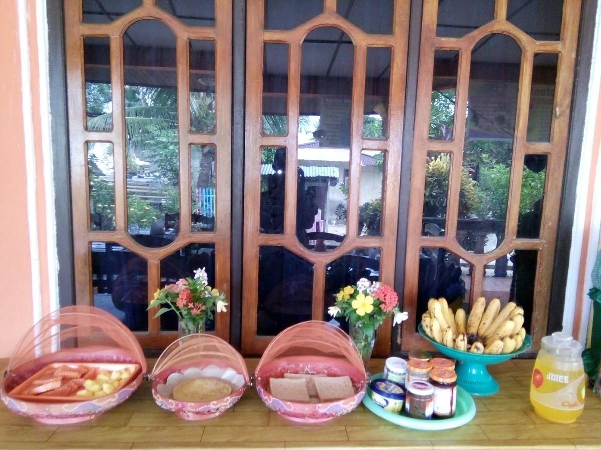Novita Homestay Bunaken Exteriör bild