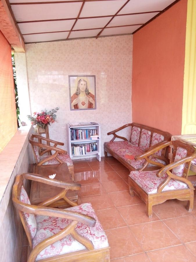 Novita Homestay Bunaken Exteriör bild