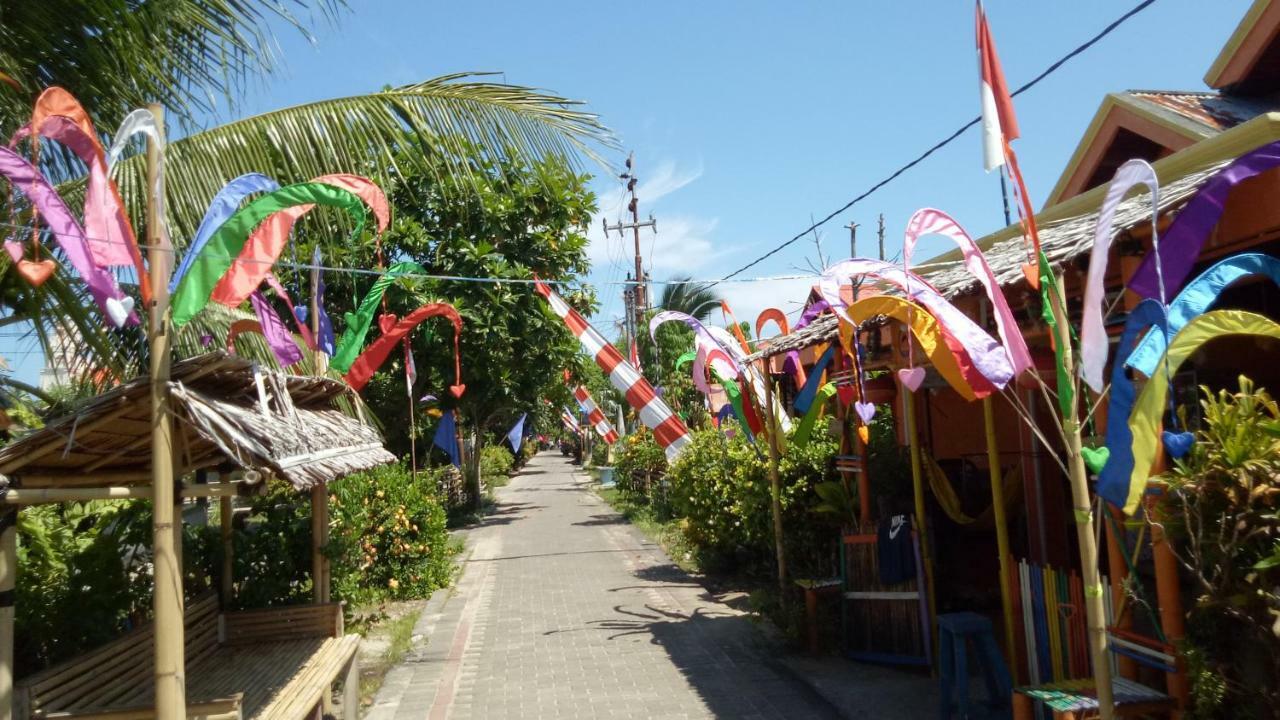 Novita Homestay Bunaken Exteriör bild